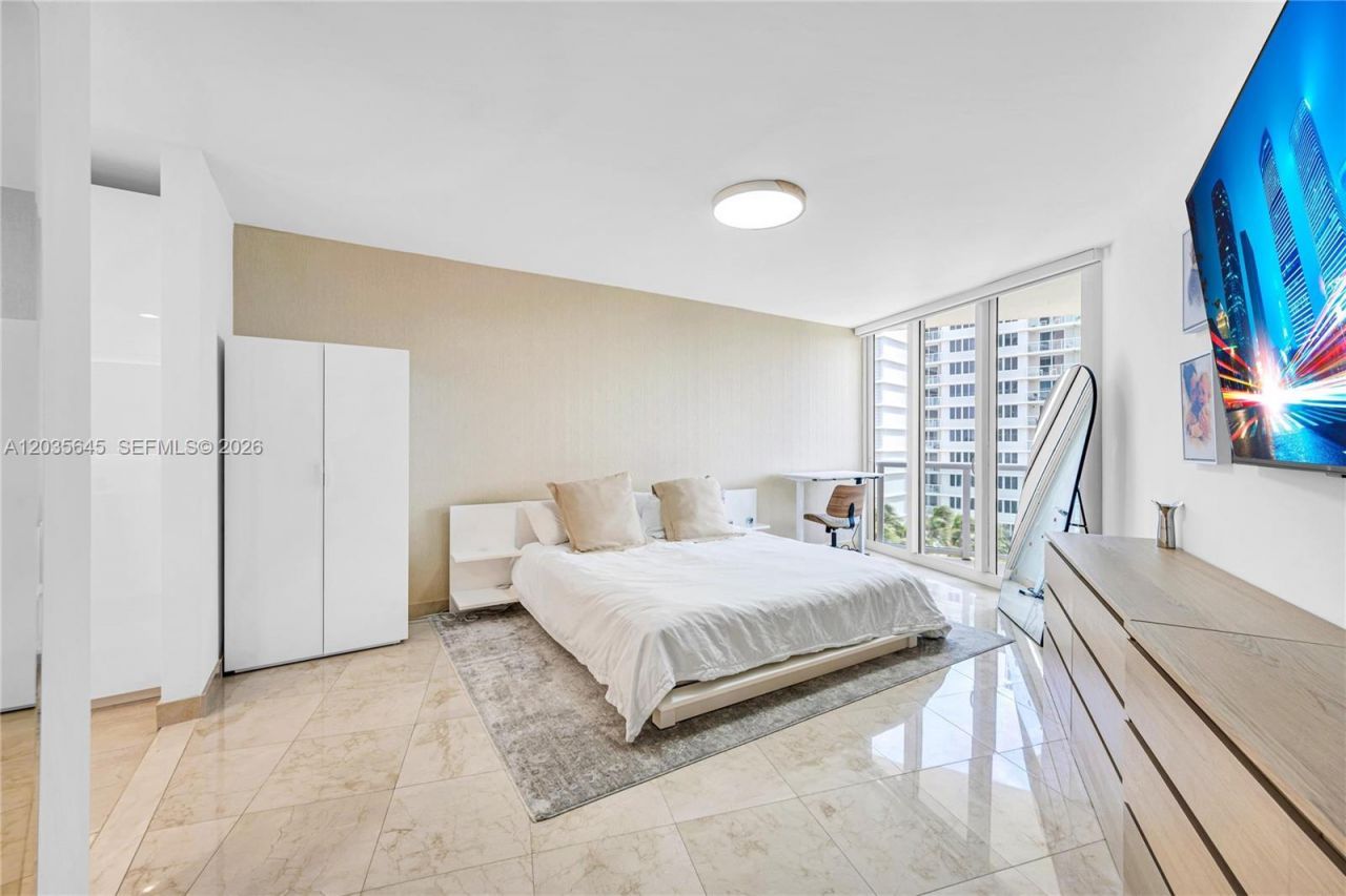 19333 Collins Ave, Unit 709, Sunny Isles Beach, FL 33160 Photo