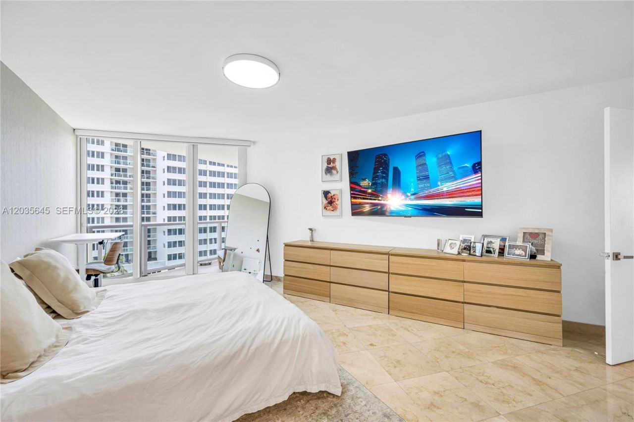 19333 Collins Ave, Unit 709, Sunny Isles Beach, FL 33160 Photo