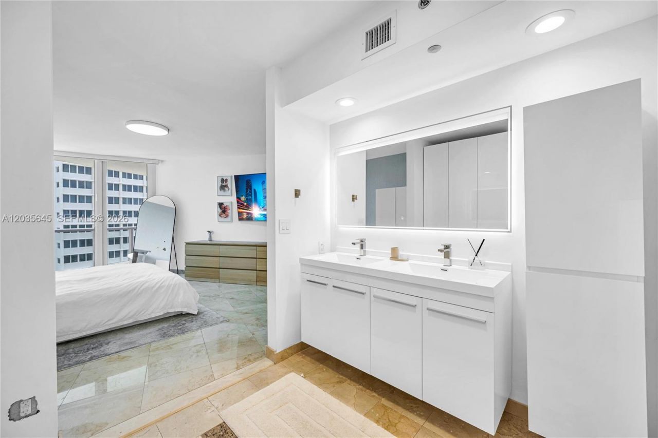 19333 Collins Ave, Unit 709, Sunny Isles Beach, FL 33160 Photo
