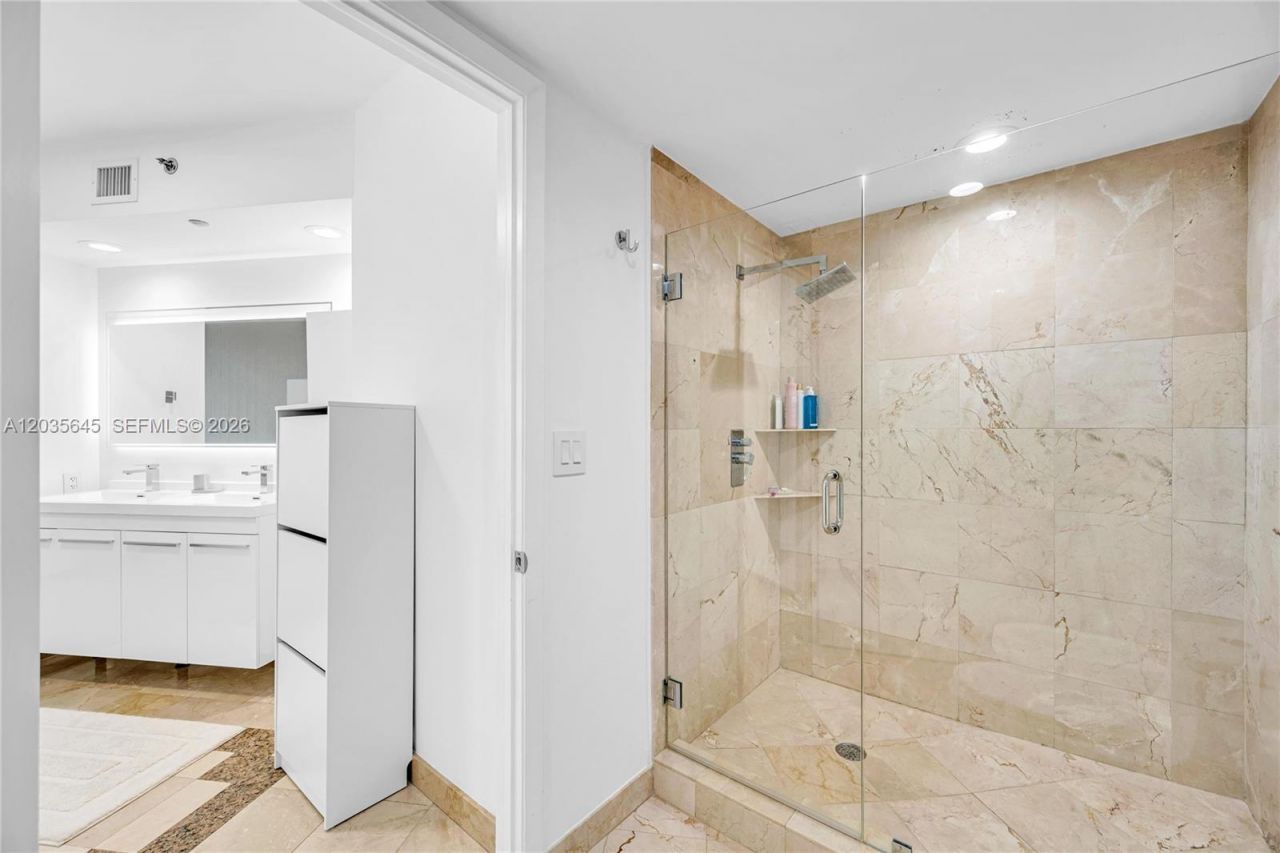 19333 Collins Ave, Unit 709, Sunny Isles Beach, FL 33160 Photo