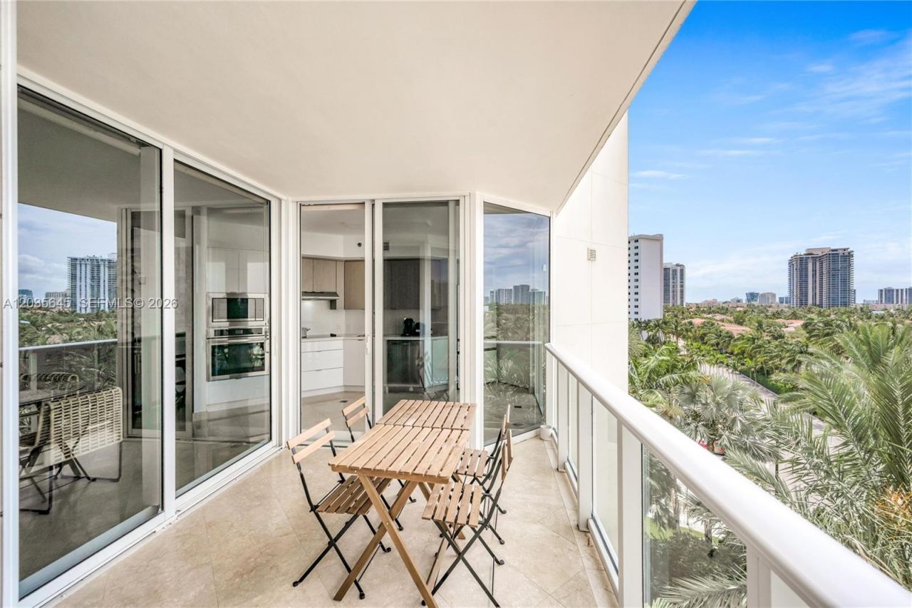 19333 Collins Ave, Unit 709, Sunny Isles Beach, FL 33160 Photo