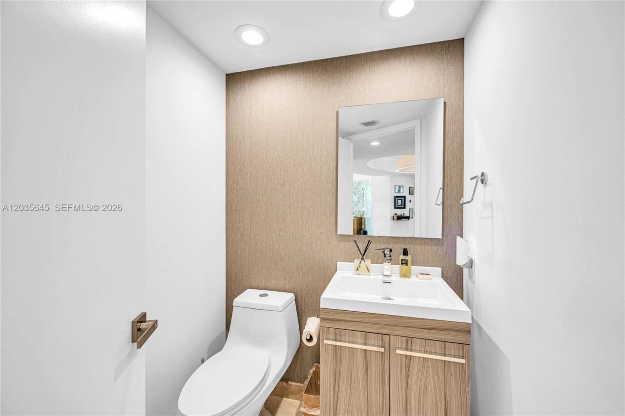 19333 Collins Ave, Unit 709, Sunny Isles Beach, FL 33160 Photo