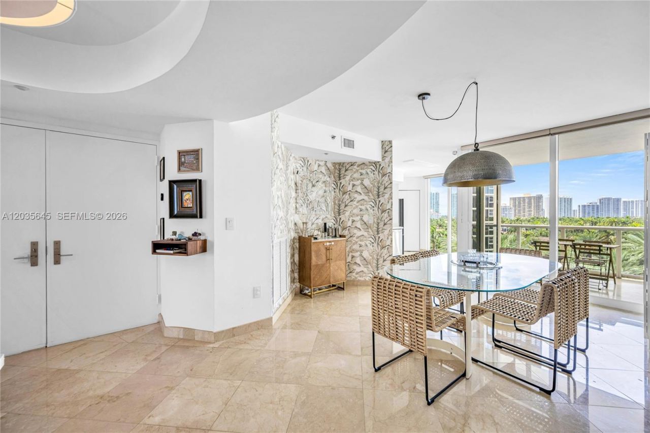 19333 Collins Ave, Unit 709, Sunny Isles Beach, FL 33160 Photo