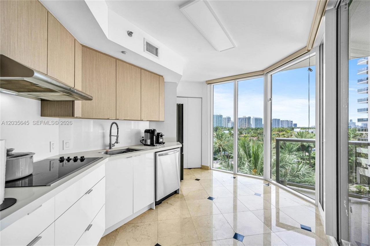 19333 Collins Ave, Unit 709, Sunny Isles Beach, FL 33160 Photo