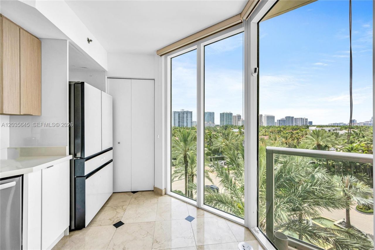 19333 Collins Ave, Unit 709, Sunny Isles Beach, FL 33160 Photo