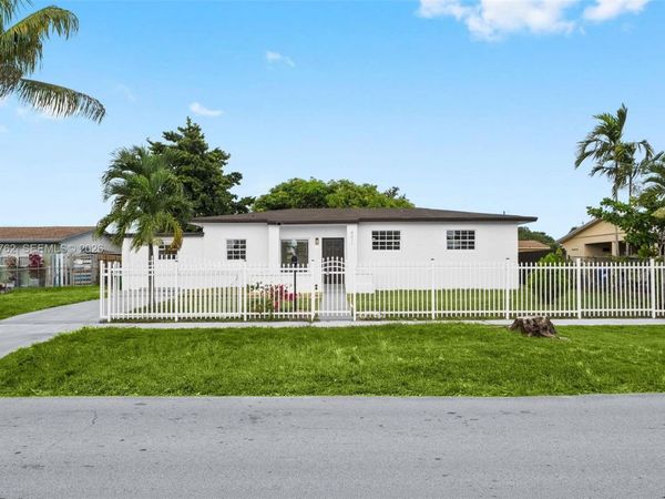 4011 NW 171st St , Miami Gardens, FL 33055