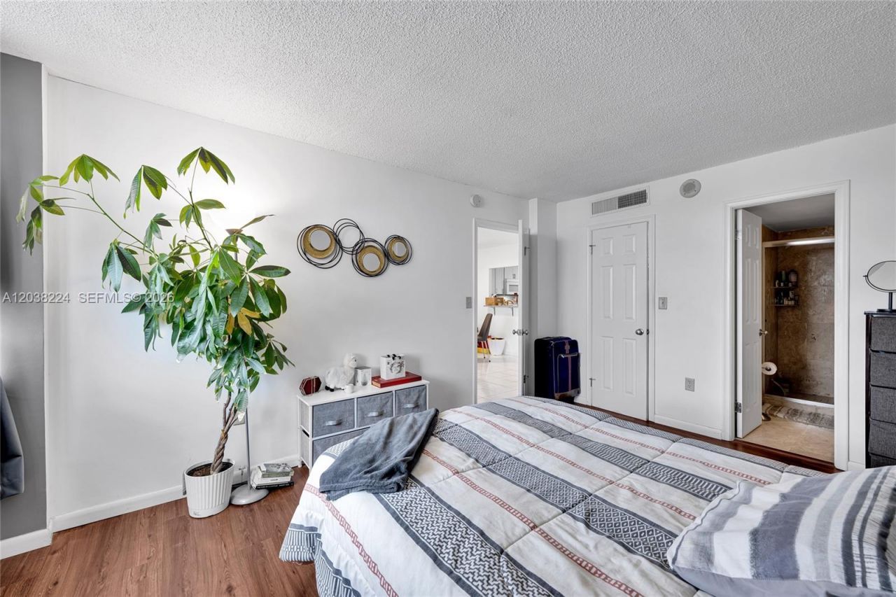 1020 Meridian Ave, Unit 715, Miami Beach, FL 33139 Photo