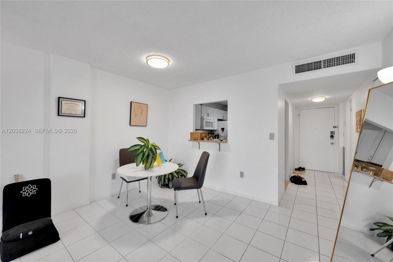 1020 Meridian Ave, Unit 715, Miami Beach, FL 33139 Photo