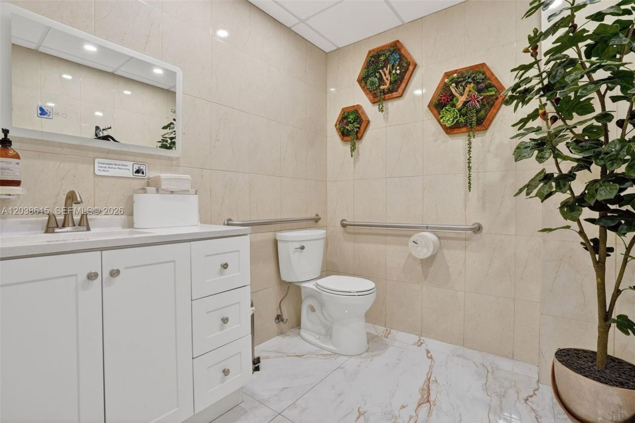 Second Generation Beauty Salon For Lease In Hialea, Hialeah, FL 33015 Photo