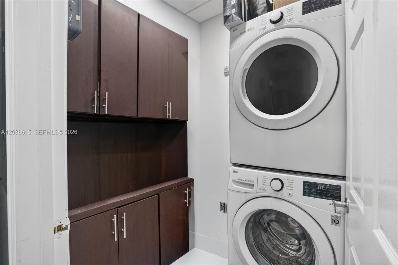 Second Generation Beauty Salon For Lease In Hialea, Hialeah, FL 33015 Photo