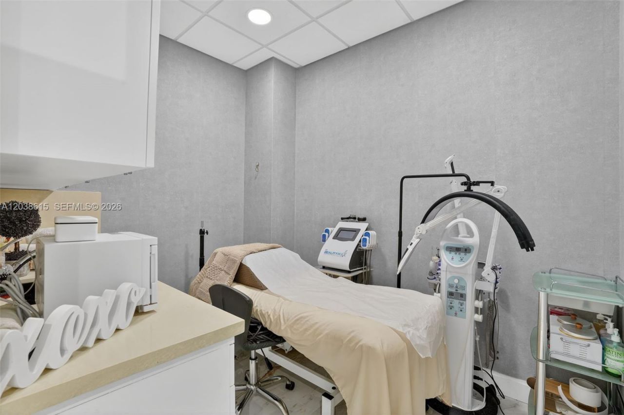 Second Generation Beauty Salon For Lease In Hialea, Hialeah, FL 33015 Photo
