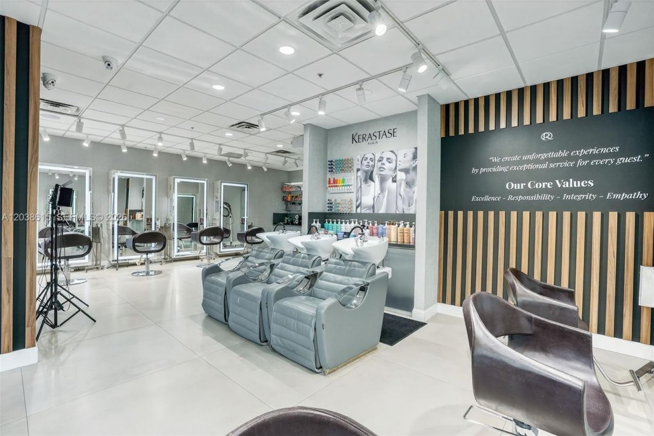 Second Generation Beauty Salon For Lease In Hialea, Hialeah, FL 33015 Photo