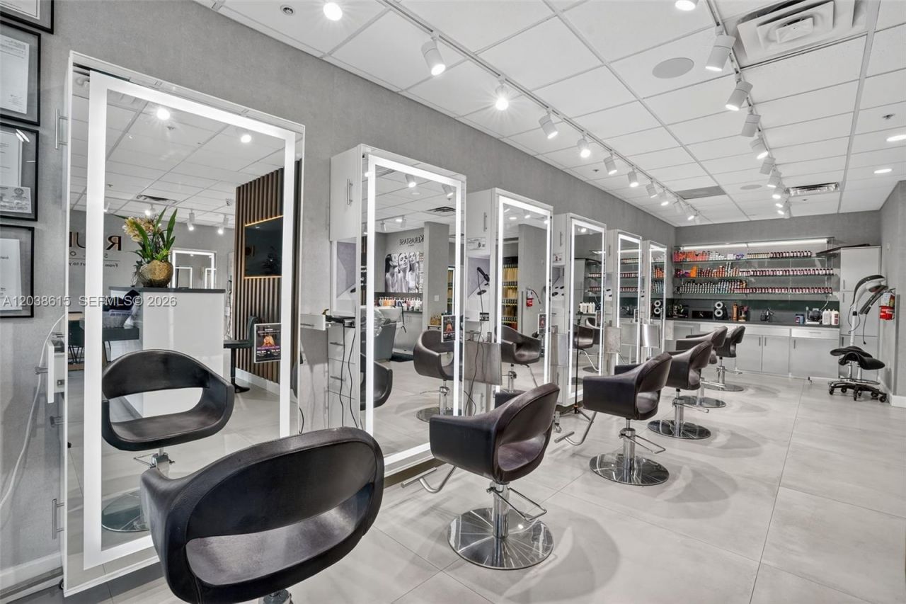 Second Generation Beauty Salon For Lease In Hialea, Hialeah, FL 33015 Photo