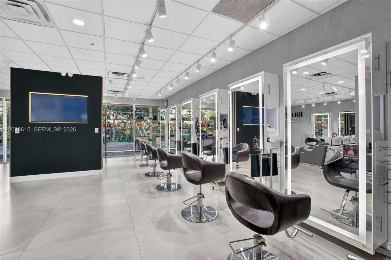 Second Generation Beauty Salon For Lease In Hialea, Hialeah, FL 33015 Photo