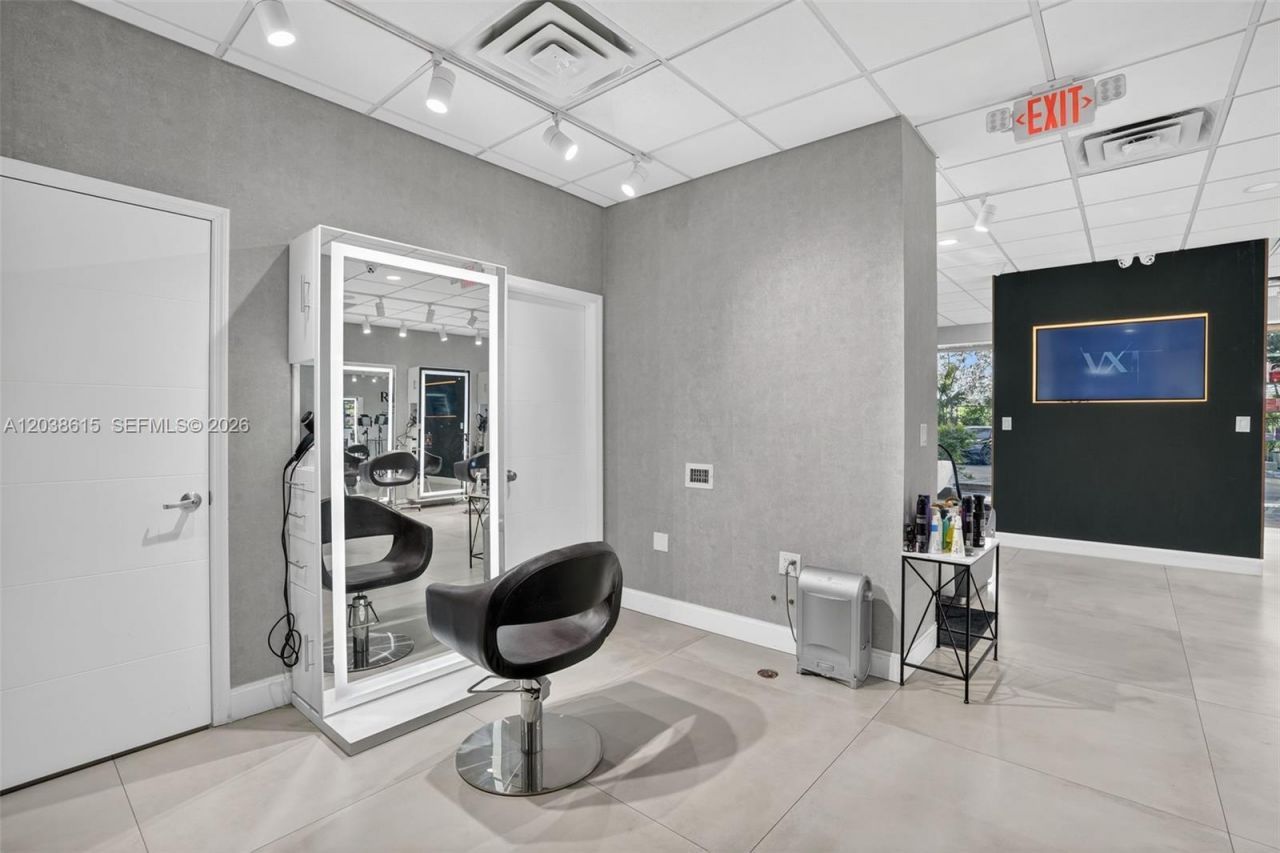 Second Generation Beauty Salon For Lease In Hialea, Hialeah, FL 33015 Photo