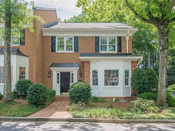 5427 Trentham Drive , Atlanta, GA 30338