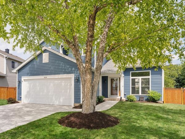 824 Tallgrass Drive , Bartlett, IL 60103