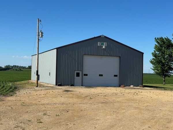3271 245th Street , Dewitt, IA 52472