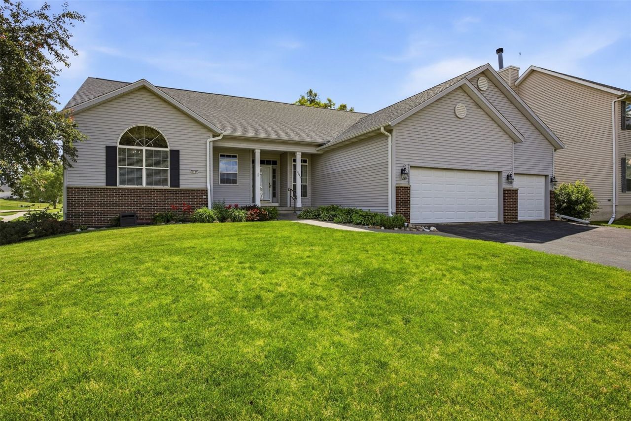 2045 Newcastle Road, Marion, IA 52302 Main Photo