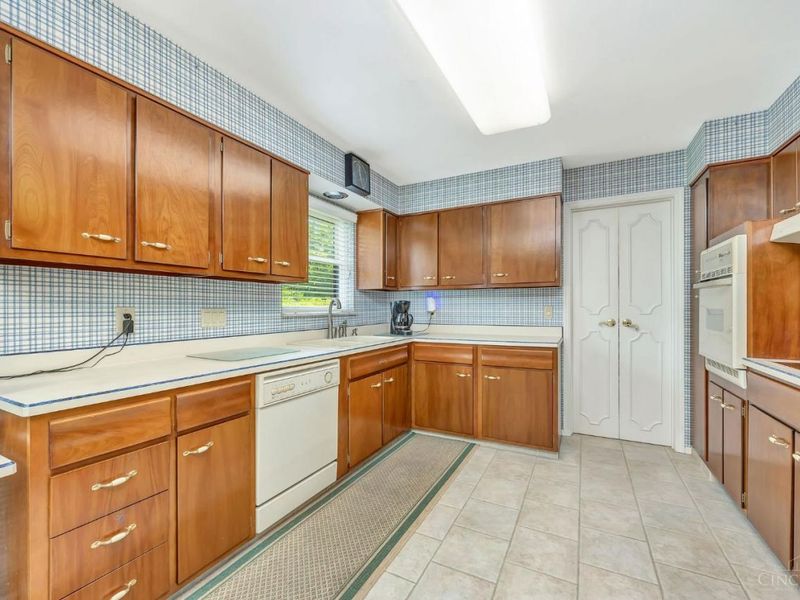 2718 Werkridge Drive, Cincinnati, OH 45248 Photo 12