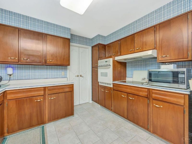 2718 Werkridge Drive, Cincinnati, OH 45248 Photo 13
