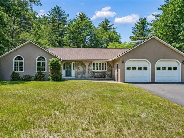58 Joanne Drive, Hooksett, NH 03106