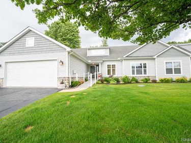 5653 Trail Side Lane, Hamburg Twp, MI 48189