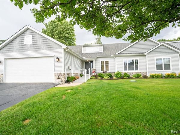 5653 Trail Side Lane, Hamburg Twp, MI 48189
