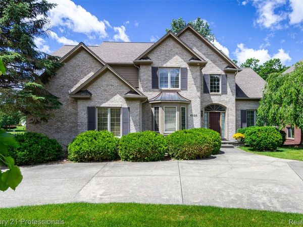 8225 Brookstone Lane, Clarkston, Mi 48348