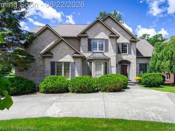 8225 Brookstone Lane, Clarkston, MI 48348