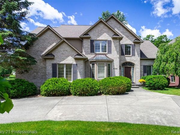 8225 Brookstone Lane, Clarkston, Mi 48348