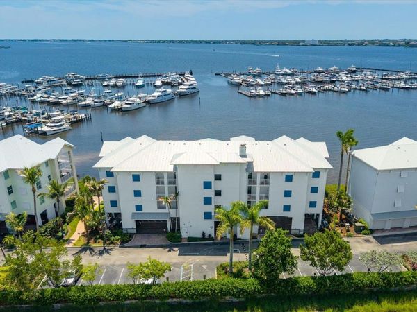 715 NW Flagler Avenue, Unit 302, Stuart, FL 34994