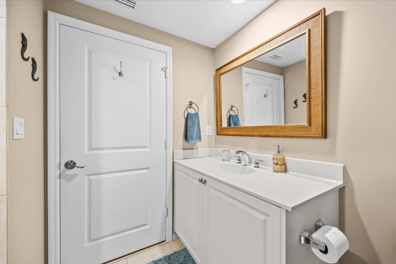 715 NW Flagler Avenue, Unit 302, Stuart, FL 34994 Photo