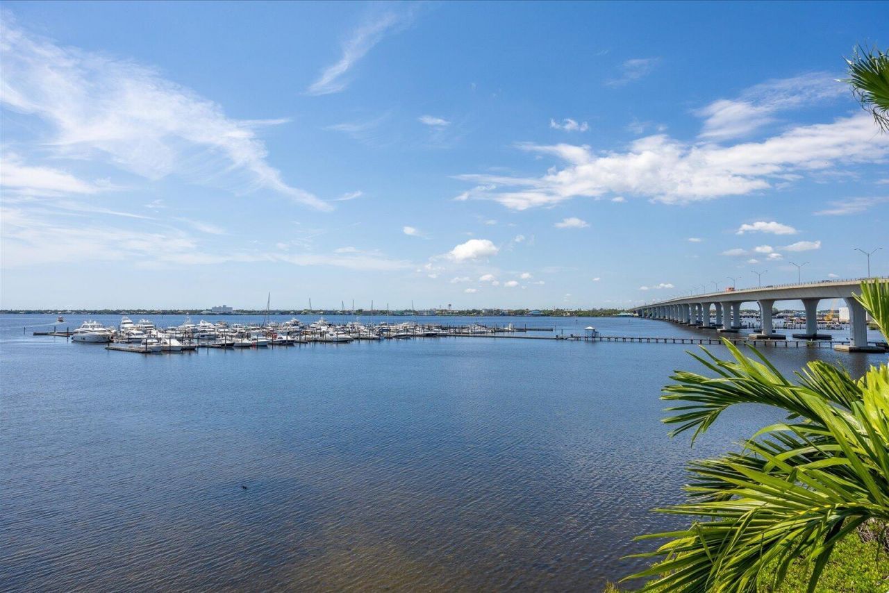 715 NW Flagler Avenue, Unit 302, Stuart, FL 34994 Photo