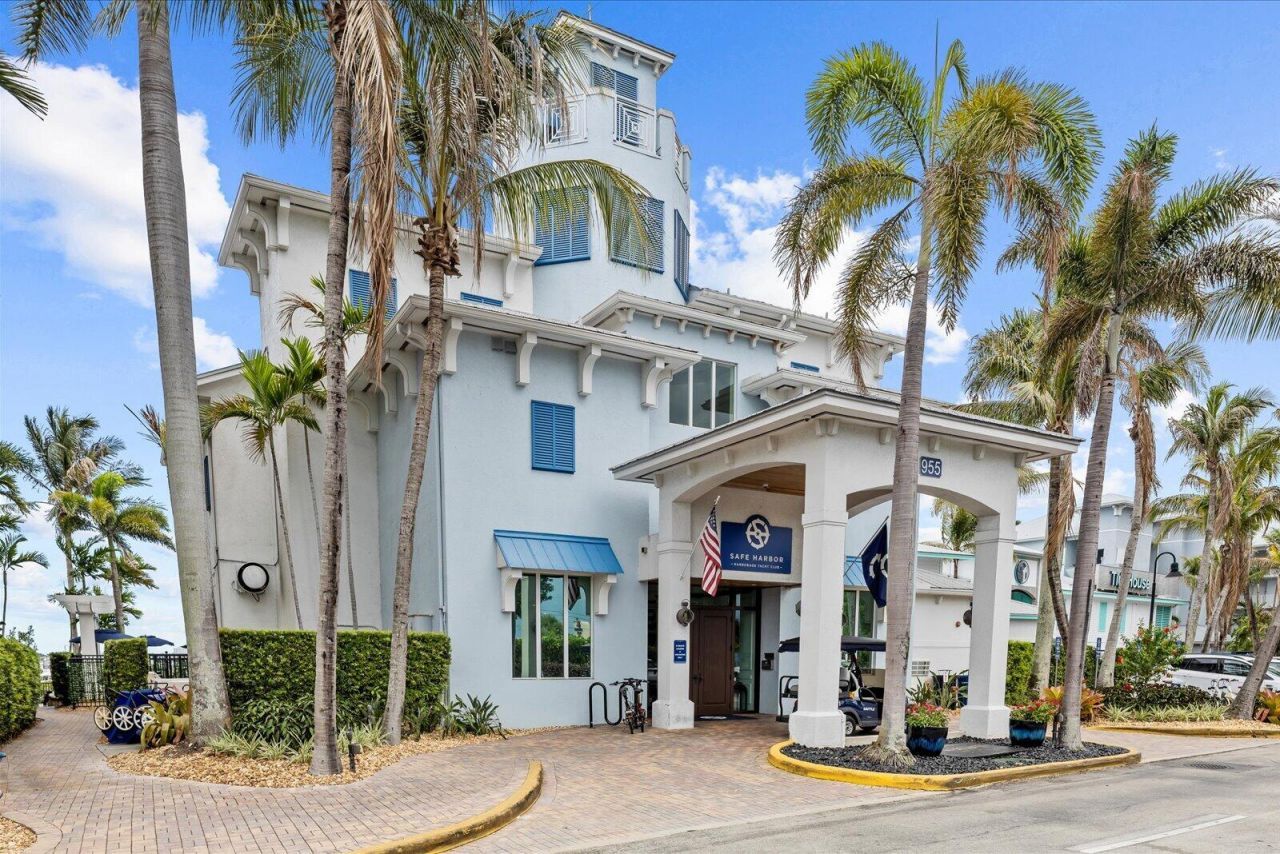 715 NW Flagler Avenue, Unit 302, Stuart, FL 34994 Photo