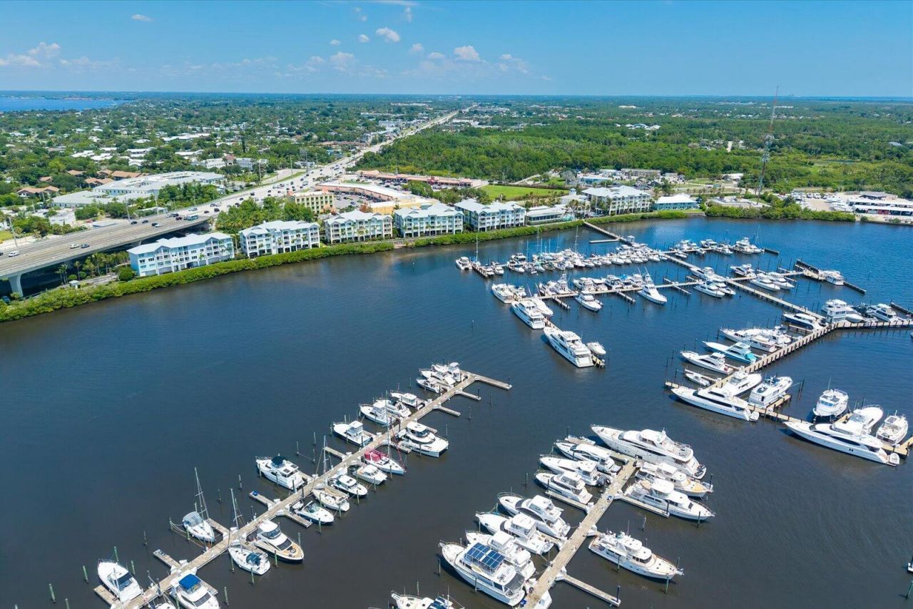 715 NW Flagler Avenue, Unit 302, Stuart, FL 34994 Photo