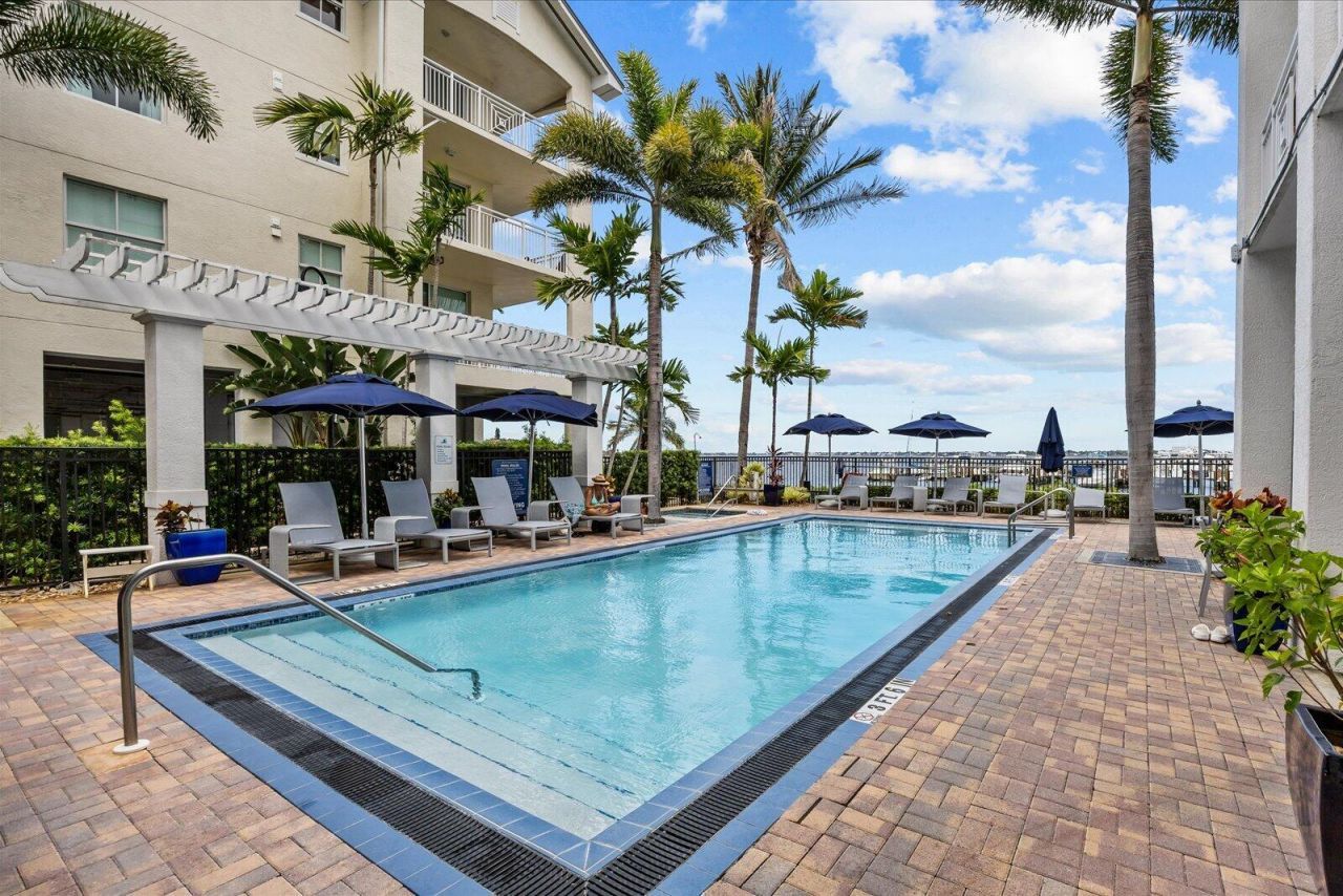715 NW Flagler Avenue, Unit 302, Stuart, FL 34994 Photo