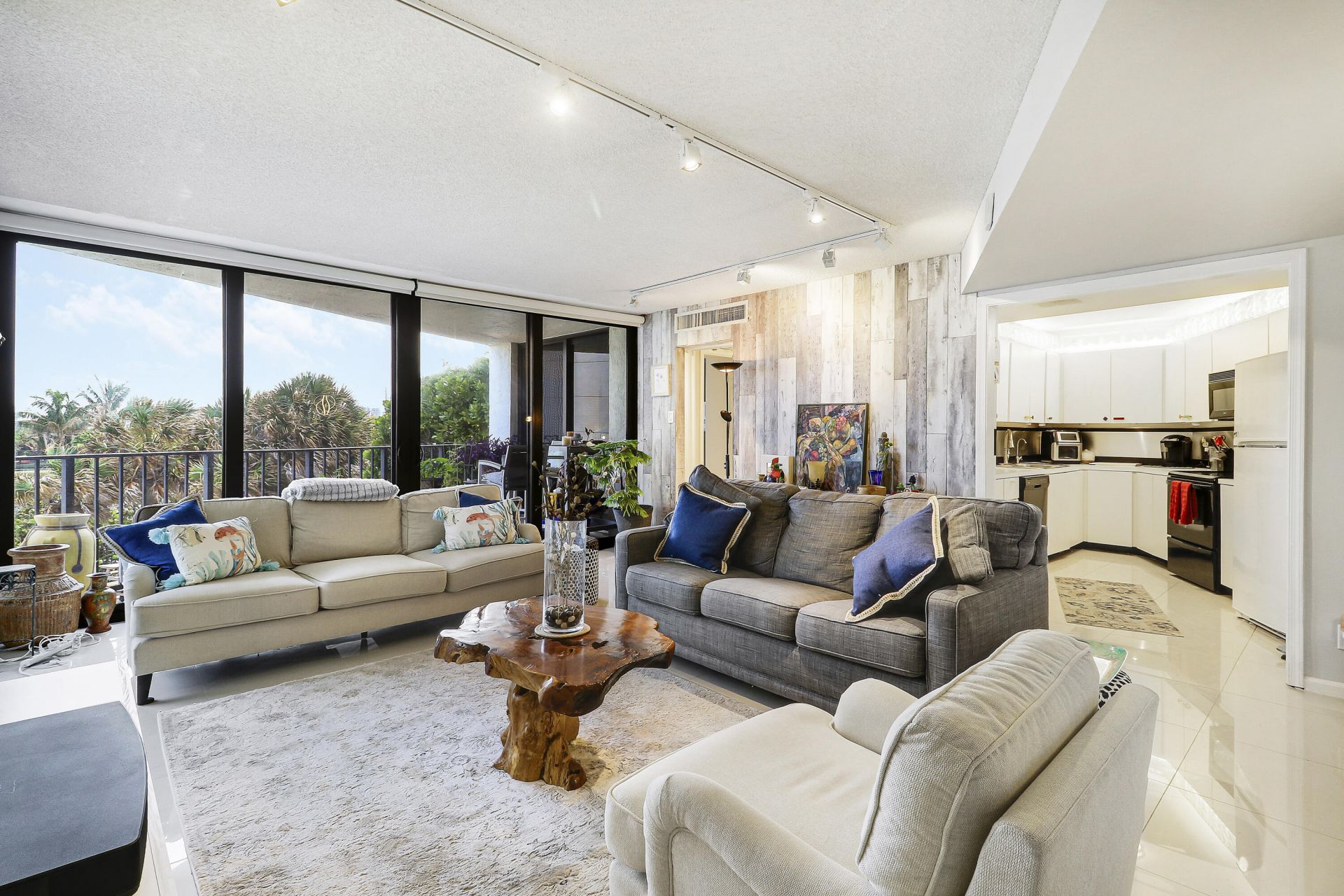5420 N Ocean, Unit 204, Singer Island, FL 33404 Photo