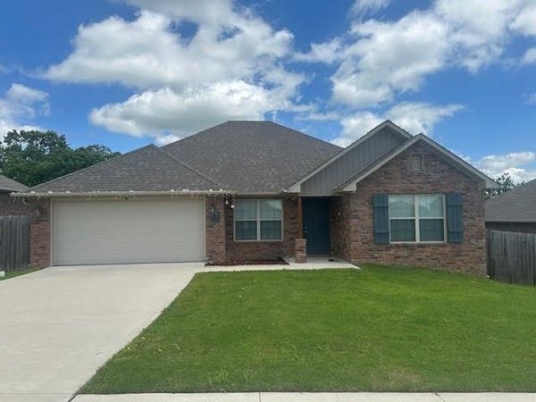 1008 Brook Street , Gentry, AR 72734