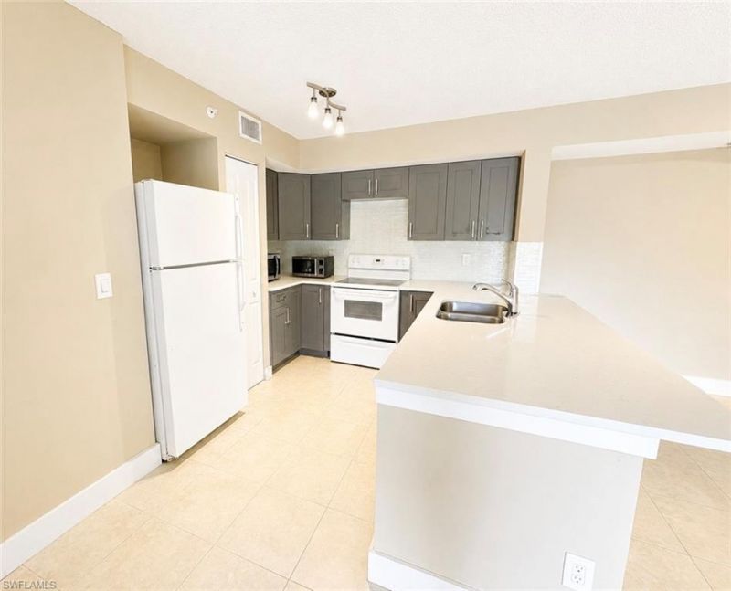 1205 Wildwood Lakes Blvd, Unit 203, Naples, FL 34104 Photo
