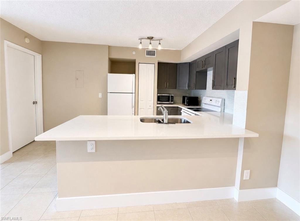 1205 Wildwood Lakes Blvd, Unit 203, Naples, FL 34104 Photo