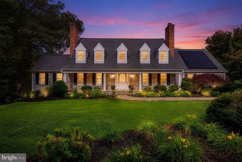 10101 Windy Knoll Lane, Vienna, VA 22182 Main Photo