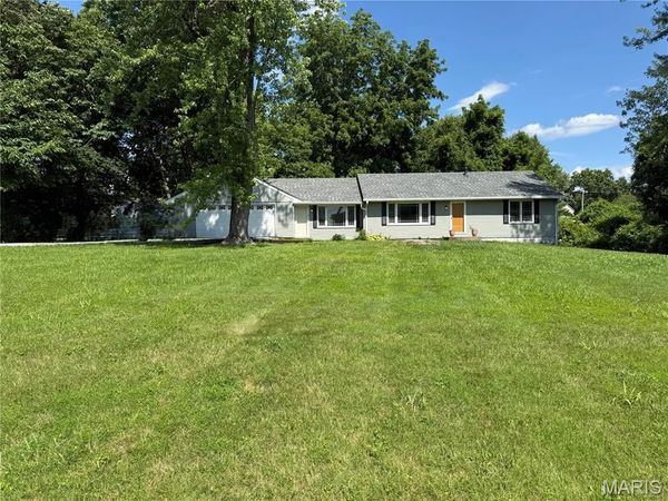 1910 Oak Tree St , St Peters, MO 63376