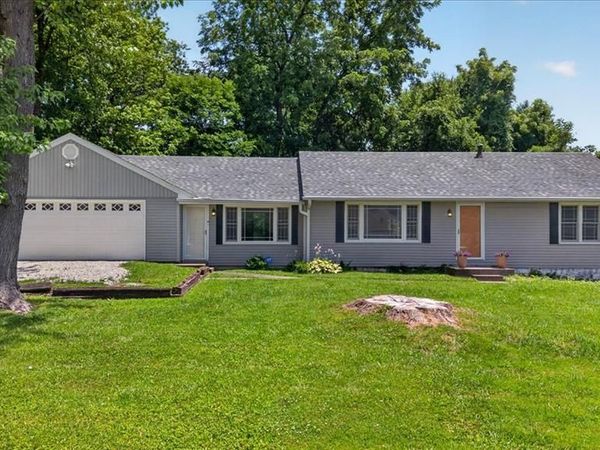 1910 Oak Tree St, St Peters, MO 63376