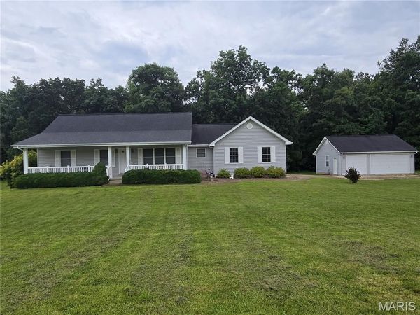 114 Beth Ann Drive , Winfield, MO 63389