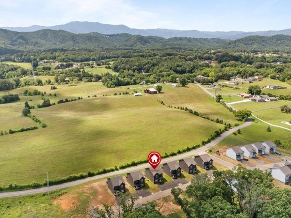 958 LACY CT, Sevierville, TN 37862
