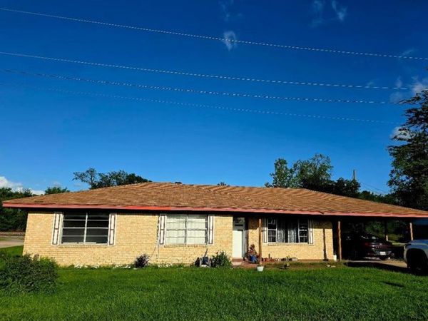 602 Hewitt Street , Groesbeck, TX 76642