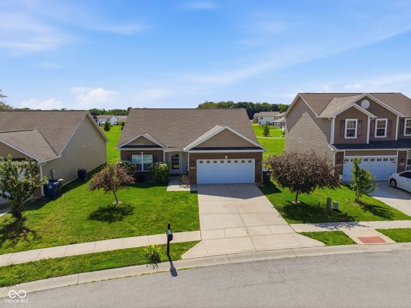 6124 Emerald Commons Drive , Indianapolis, IN 46221