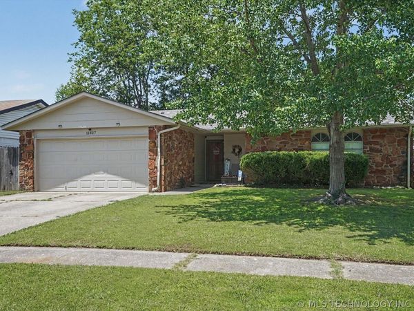 11827 E 62nd Place, Broken Arrow, OK 74012