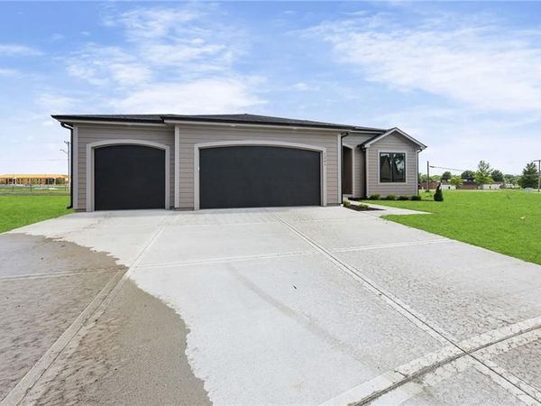 1205 Cottonwood Court, Paola, KS 66071